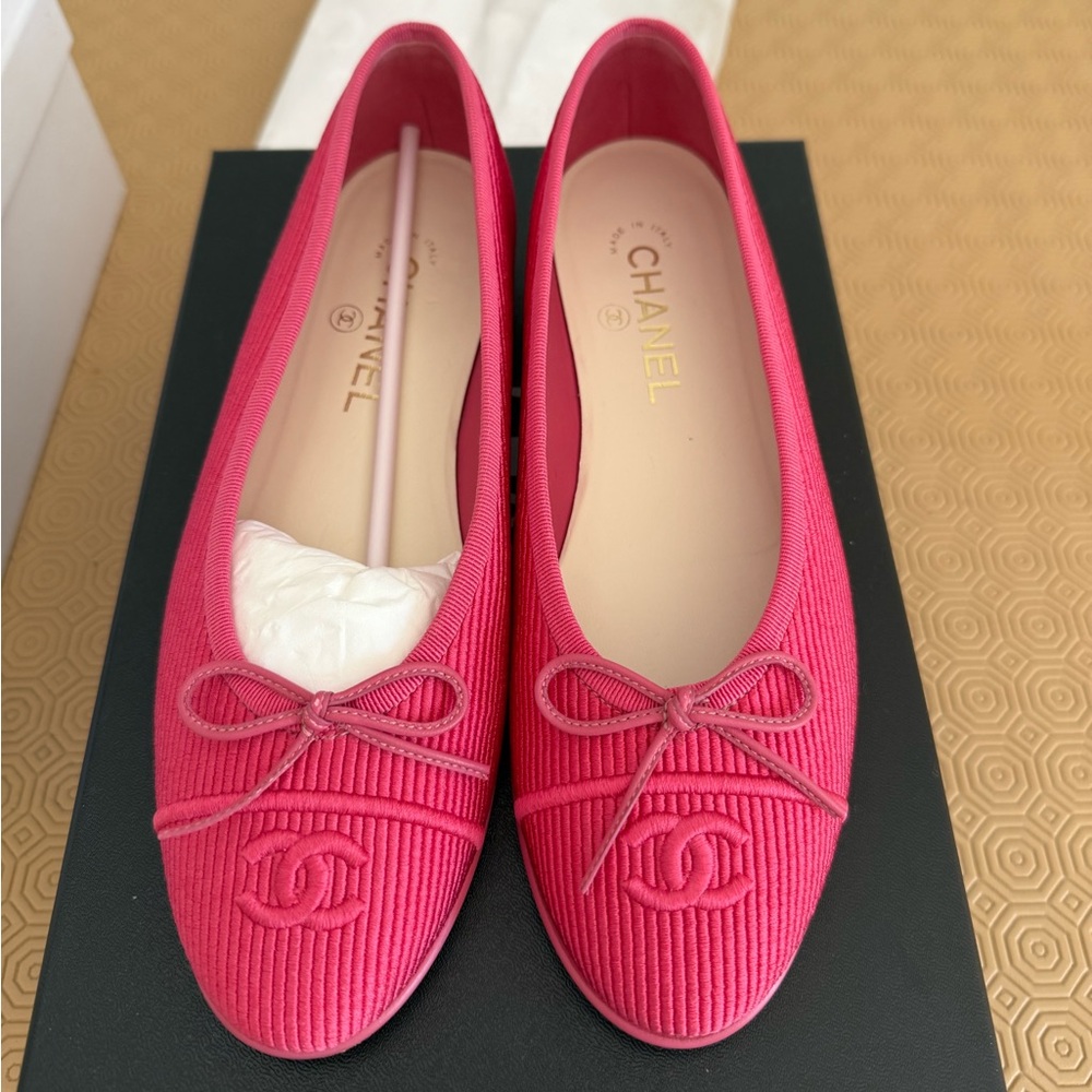 BRAND NEW Chanel Flats AUTHENTIC- Pink